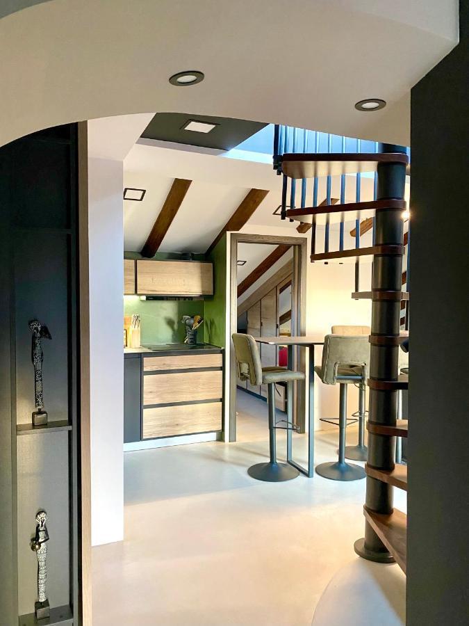 Castropola Views With Private Parking Apartment Bagian luar foto