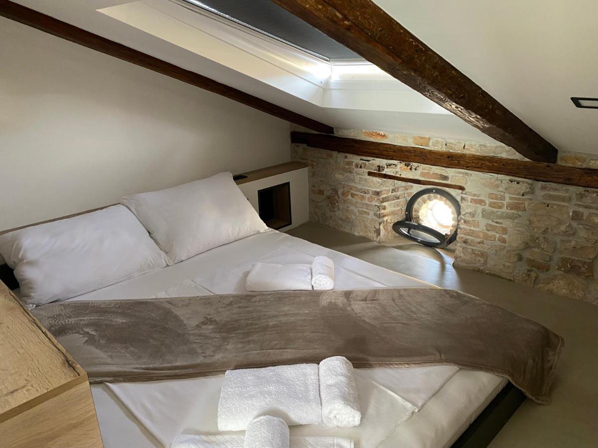 Castropola Views With Private Parking Apartment Bagian luar foto